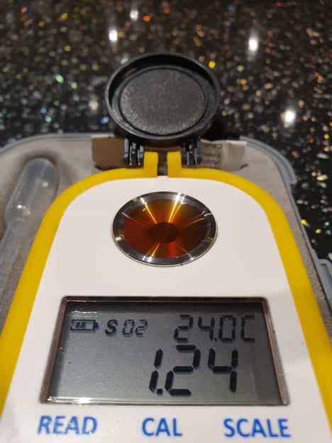 Refractometer displaying a TDS reading 1.24%